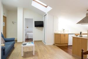 Kuchyňa alebo kuchynka v ubytovaní Apartamentos Playa De Cóbreces