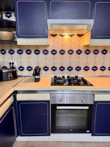 Kuchnia lub aneks kuchenny w obiekcie Relax Apartment - private Jacuzzi/SPA with 2bedrooms (A/C) - Netflix - 24 h/entry