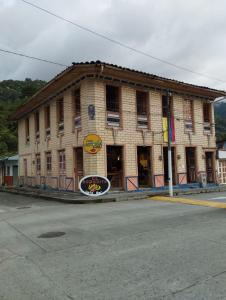 El edificio en el que está el hotel