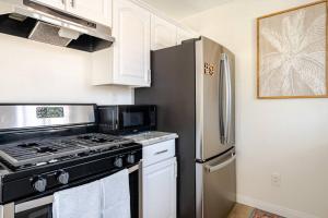 a kitchen with a stove and a refrigerator at Beacons Beach Cottage in Encinitas