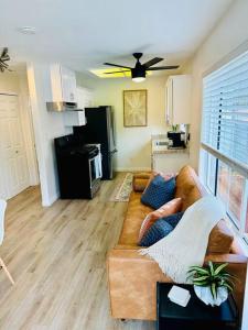 a living room with a couch and a kitchen at Beacons Beach Cottage in Encinitas