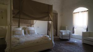 A bed or beds in a room at Giardini di Pietra