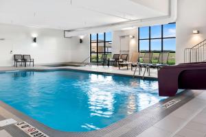 Bazén v ubytování Best Western Plus Morden nebo v jeho okolí