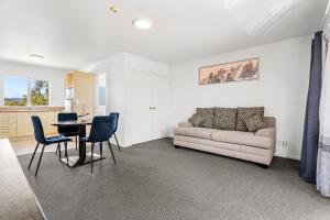 Posezení v ubytování Avondale Motor Inn