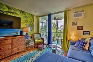 Гостиная зона в CLOSEST To IRONMAN START - ISLANDER INN CONDOS