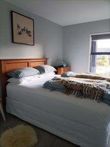 Postel nebo postele na pokoji v ubytování Diamond Harbour Guest Suite