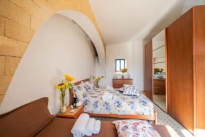 Ένα ή περισσότερα κρεβάτια σε δωμάτιο στο Apartment Tritone in Luxury Villa with Shared Pool
