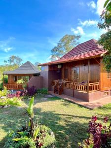Um jardim no exterior de Manigelang Villa