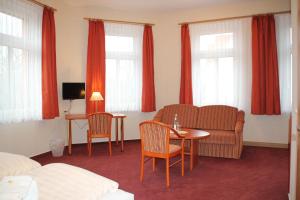 TV a/nebo společenská místnost v ubytování Hotel Thüringer Hof