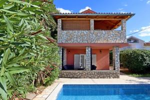 Piscina de la sau aproape de Family friendly house with a swimming pool nska, Krk - 23499