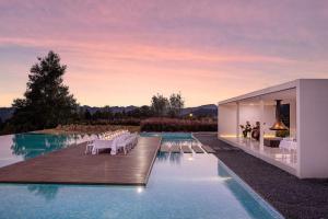 Bazén v ubytování Country Retreats Zhangjiajie Manson Resort nebo v jeho okolí