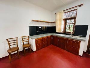 Kuchyň nebo kuchyňský kout v ubytování Namal Villa and Resort hikkaduwa