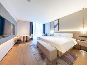 Giường trong phòng chung tại Lavande Hotel Wuhan Huazhong University of Science and Technology Jiayuan Road Subway Station Branch