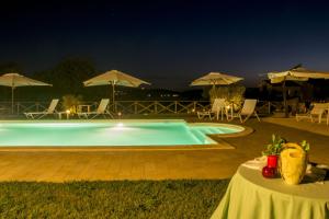 Bazén v ubytování Agriturismo Il Tiro nebo v jeho okolí
