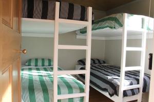 Voodi või voodid majutusasutuse Round Hill Hut toas