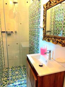 Ένα μπάνιο στο Casa-Hotel de La Calle Yerma - Completamente Privada +30 φωτογραφίες