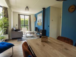 TV a/nebo společenská místnost v ubytování Detached holiday home near Nijmegen