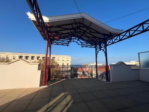 Aussicht vom Dach eines Gebäudes in der Unterkunft Appartement 6 pers avec terrasse 80 m², hyper centre, plage à 50m, 296 bd de la plage, Arcachon - FR-1-474-148 in Arcachon + 7 Fotos