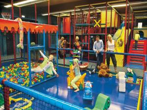 a group of children playing in an indoor playground at Luxe Glamping Getaway in Bruinisse