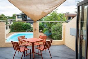 Πισίνα στο ή κοντά στο Pool and Spa on the Lakefront with Suite Studio