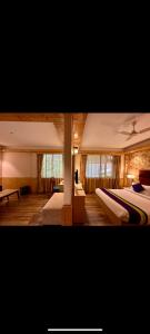 Postel nebo postele na pokoji v ubytování Tempo Heritage Resort & Spa