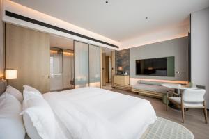 Qinglian Jinghe Hotel Wuhan Zoo International Expo Center Branch客房内的一张或多张床位