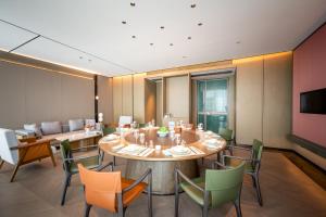 Qinglian Jinghe Hotel Wuhan Zoo International Expo Center Branch的休息区