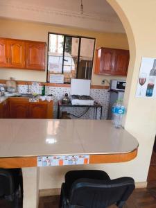 a kitchen with a white counter top in a room at Listo para habitar in La Paz