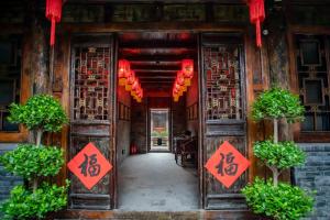 Muka bangunan atau pintu masuk Pingyao Grand Theater Guild Hall East Garden