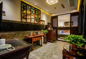 Ruang duduk di Pingyao Grand Theater Guild Hall East Garden