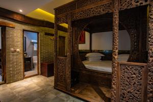 Bilik mandi di Pingyao Grand Theater Guild Hall East Garden