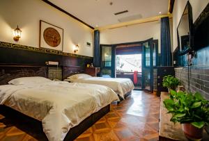Katil atau katil-katil dalam bilik di Pingyao Grand Theater Guild Hall East Garden