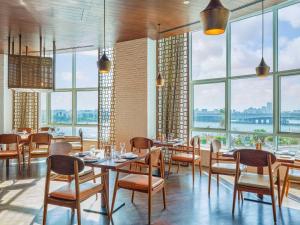 Hilton Cairo Nile Maadi的休息区