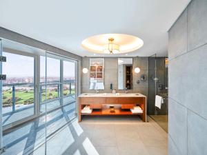 Hilton Cairo Nile Maadi的一间浴室
