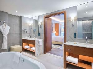 Hilton Cairo Nile Maadi的一间浴室