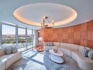 Hilton Cairo Nile Maadi的休息区