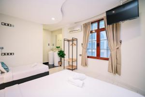 Postel nebo postele na pokoji v ubytování Swing & Pillows - Masjid Jamek Kuala Lumpur + 37 fotografií