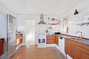 Galeriebild der Unterkunft Awesome Home In Ebeltoft With 2 Bedrooms And Internet in Knebel