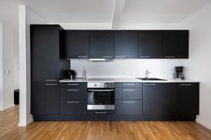 Una cocina o cocineta en Bright And Lovely Holiday Apartment In The First Row Of Ebeltoft Vig