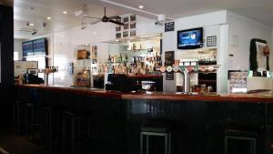 Salon ili bar u objektu Railway Hotel Greymouth