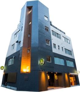 大阪市にあるe-hostel 心斎橋 404の高層ビル