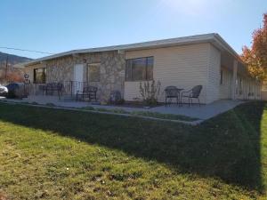 a house with a table and chairs in front of it at Temple View Lodge in Manti +7 photos
