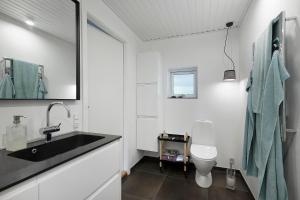Ένα μπάνιο στο Lovely Villa For 6 People In Ebeltoft +17 φωτογραφίες