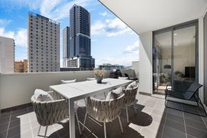 Posezení v ubytování City Haven on York - 3BR, parking, WIFI, Central