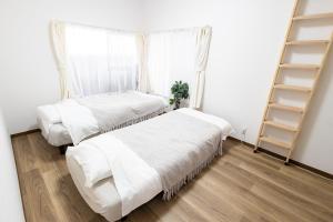 Postel nebo postele na pokoji v ubytování K's Casa西新井 駅徒歩4分 ディズニー車26分 56m2 ハンギングチェア 下町の快い暮らし + 24 fotografií