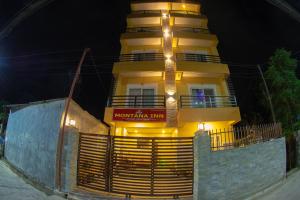 un edificio giallo con un cartello sopra di Montana Inn a Pokhara