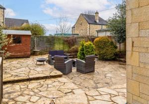 Zahrada ubytování Bright & Spacious 3 BD in the Centre of Bourton!