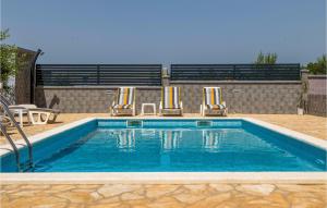 Bazén v ubytování Two-Bedroom Holiday Home In Valtura nebo v jeho okolí