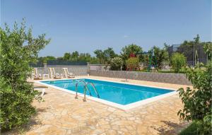 Bazén v ubytování Two-Bedroom Holiday Home In Valtura nebo v jeho okolí