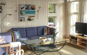 Μια τηλεόραση ή/και κέντρο ψυχαγωγίας στο Holiday Home Steenbeks-Ager